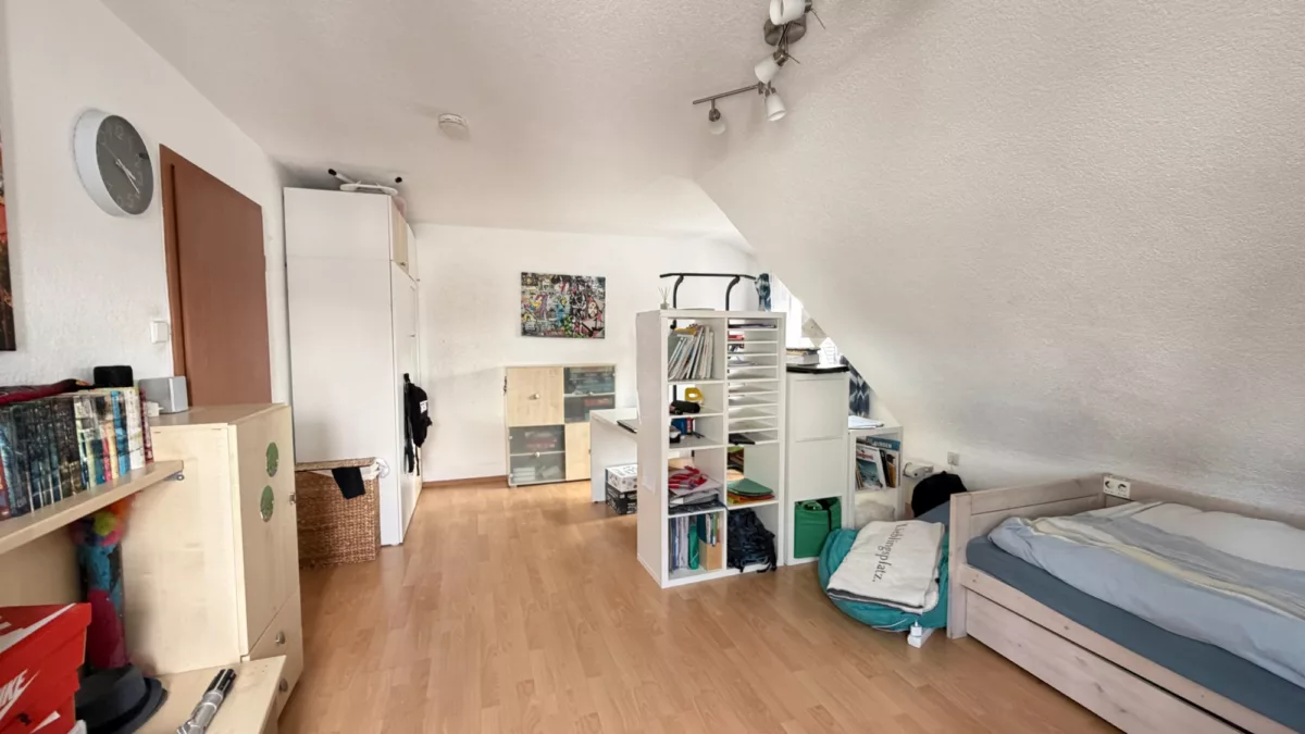 grosses Schlafzimmer, Blick zur Tür