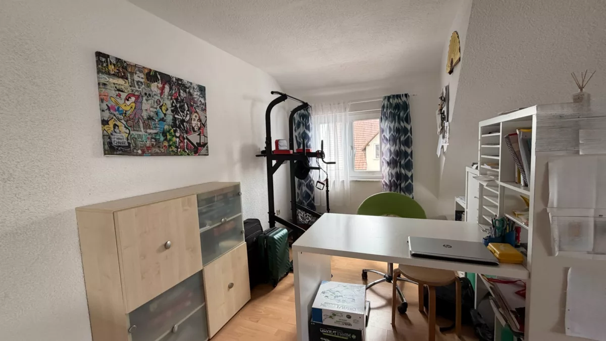 großes Schlafzimmer, Fenster West
