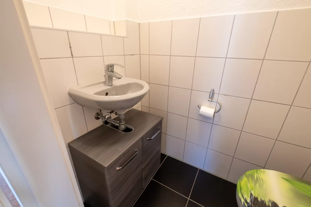 separates WC