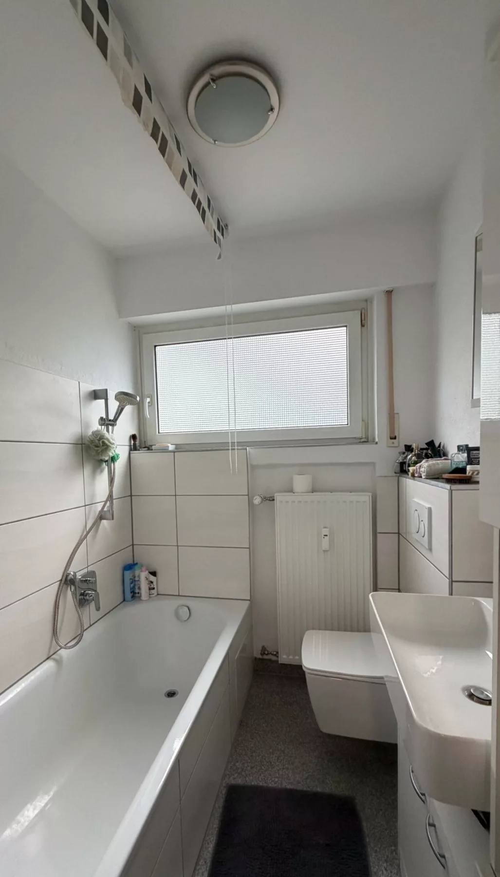 Tageslicht-Bad mit Badewanne
