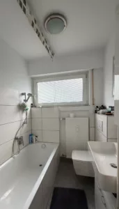 Tageslicht-Bad mit Badewanne