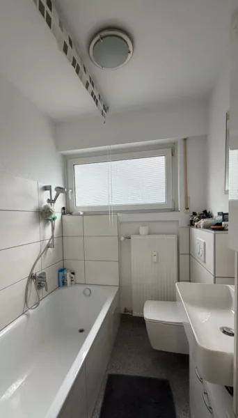 SEENAH, HELL & RUHIG! Modernisierte 2-Zimmerwohnung mit Südbalkon in FN - Tageslicht-Bad mit Badewanne (3742)