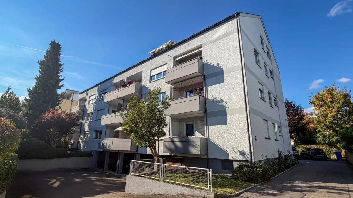 Hausansicht mit Südbalkon