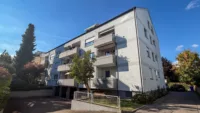 Hausansicht mit Südbalkon