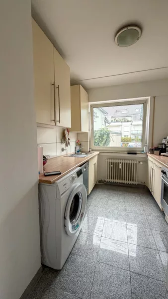 SEENAH, HELL & RUHIG! Modernisierte 2-Zimmerwohnung mit Südbalkon in FN - Küche (3735)