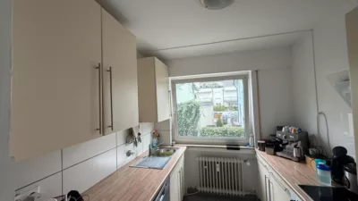 SEENAH, HELL & RUHIG! Modernisierte 2-Zimmerwohnung mit Südbalkon in FN - Einbauküche mit Spüle, ohne Spülmaschine (3736)