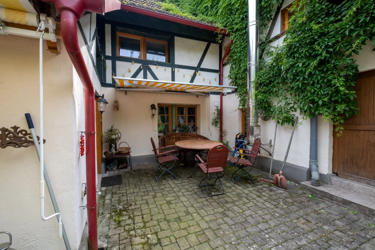 Innenhof mit Terrasse