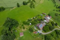 mit großer Wiese
