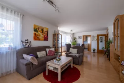 HELL & BEQUEM! Gepflegte 4-Zi.Hochparterre-Wohnung mit SüdWest-Balkon in ruhiger Wohnlage Mochenwangens - Wohnen/Essen (3349)
