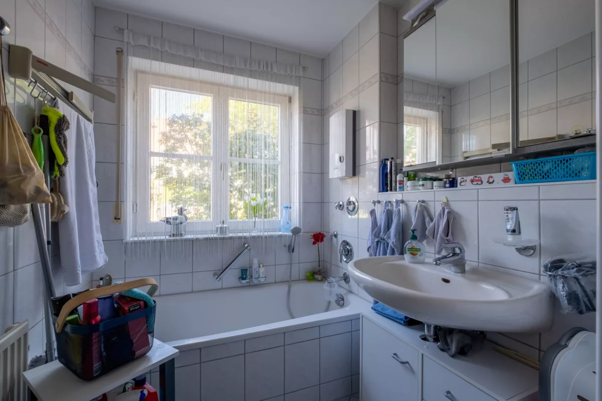 Tageslicht-Bad, Badewanne...