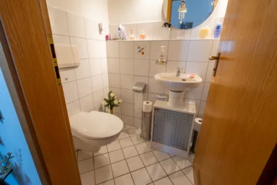 HELL & BEQUEM! Gepflegte 4-Zi.Hochparterre-Wohnung mit SüdWest-Balkon in ruhiger Wohnlage Mochenwangens - separates WC gegenüber Bad (3367)