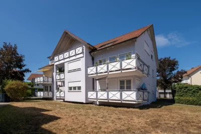 HELL & BEQUEM! Gepflegte 4-Zi.Hochparterre-Wohnung mit SüdWest-Balkon in ruhiger Wohnlage Mochenwangens - Gemeinschaftsgarten am Haus (3336)
