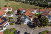 von oben mit freien Stellplätzen
