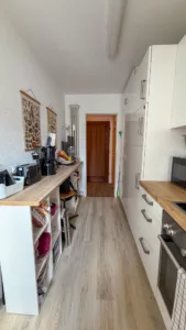 Küche mit Einbauküche