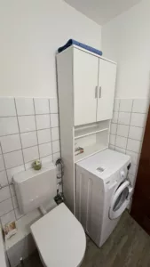 Badezimmer mit Waschmaschinenanschluss