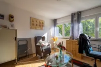 großes Kinder-/Arbeitszimmer