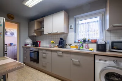 TOLLER GRUNDRISS! Gut vermietete, helle 3-Zi.Wohnung mit Balkon in herrlicher SüdWest-Ausrichtung - separate Küche + zum Nord-Balkon (2884)