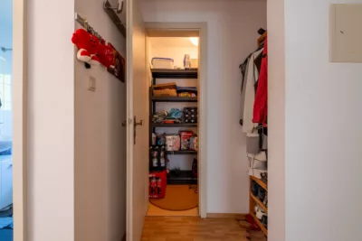 TOLLER GRUNDRISS! Gut vermietete, helle 3-Zi.Wohnung mit Balkon in herrlicher SüdWest-Ausrichtung - Garderobe und Abstellraum (2896)