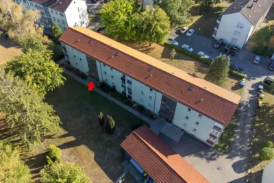 TOLLER GRUNDRISS! Gut vermietete, helle 3-Zi.Wohnung mit Balkon in herrlicher SüdWest-Ausrichtung - Wohnanlage von oben (2904)