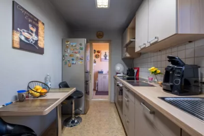 TOLLER GRUNDRISS! Gut vermietete, helle 3-Zi.Wohnung mit Balkon in herrlicher SüdWest-Ausrichtung - separate Küche (2885)