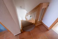schöne Holztreppe Schlafebene