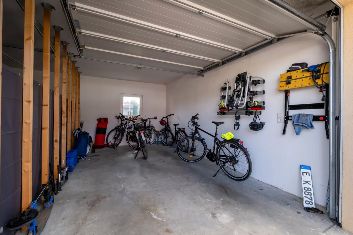 Garage mit Sektionaltor