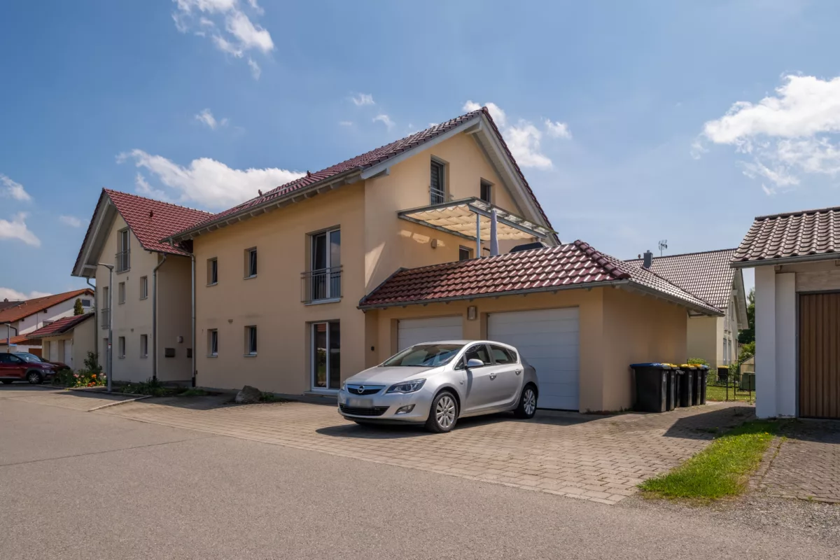 mit Dachterrasse + Garage
