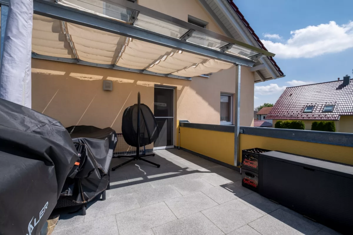 geschützte Dachterrasse
