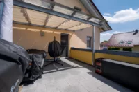 geschützte Dachterrasse