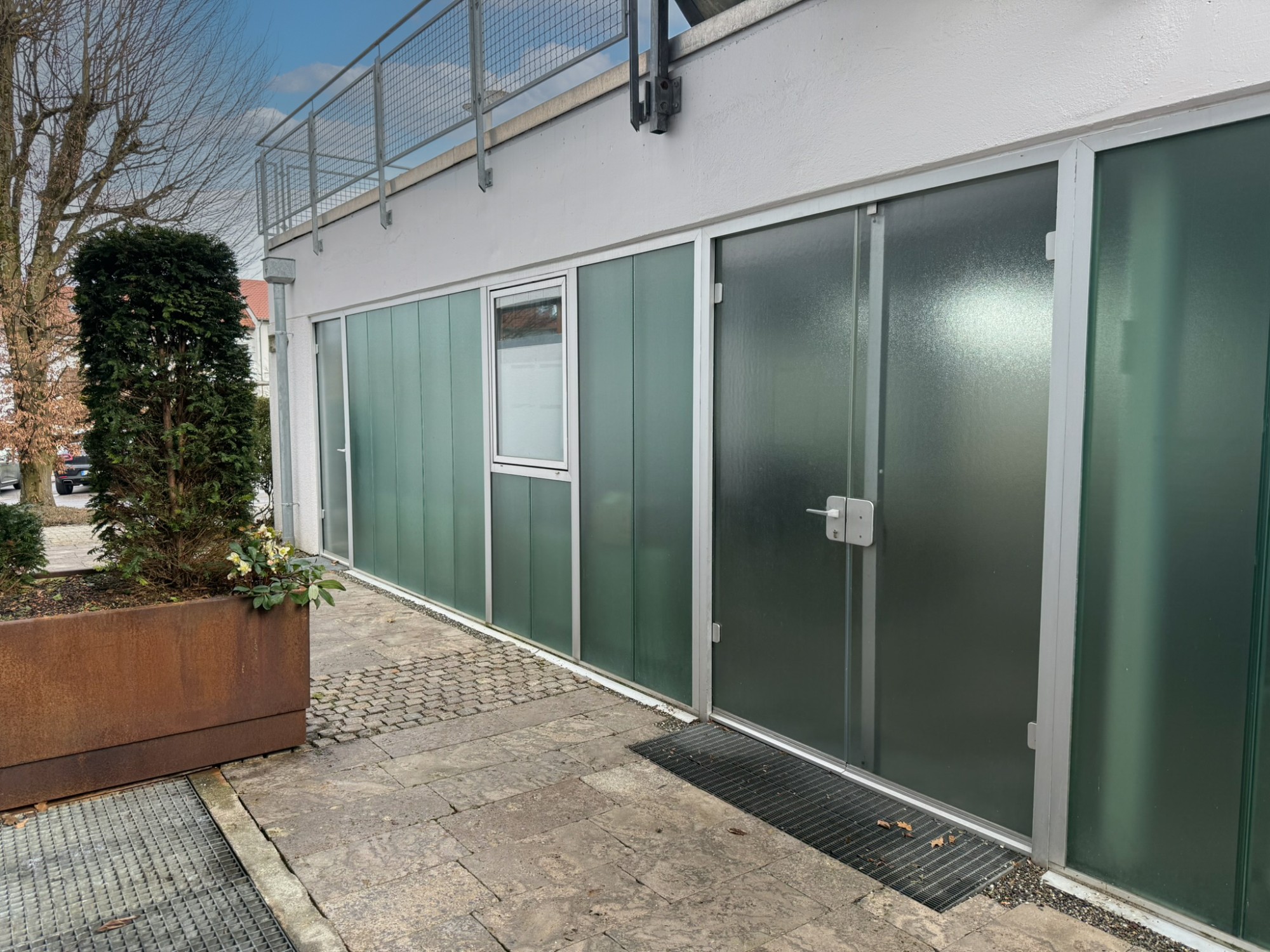 Garagenlager, Seitenzugang außen