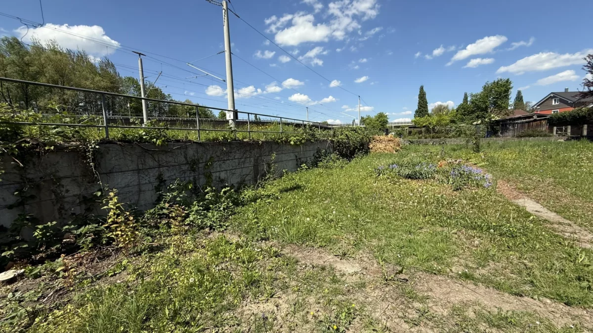 Stützmauer Bahnlinie Westseite