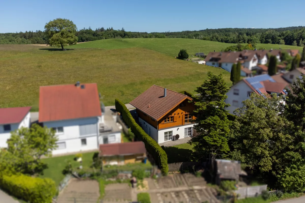 von Westen - am Ortsrand!