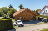 Stellplätze/Holzlager am Haus