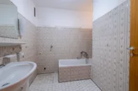 Badezimmer mit Badewanne