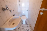 separates WC
