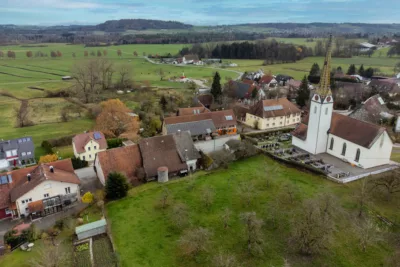 ÄRMEL HOCH! Historisches Bauernhaus mit Ökonomieteil – Raum für Ideen mitten in Pfrungen, 88271 Wilhelmsdorf, Einfamilienhaus