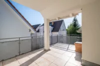 Balkonloggia teilüberdacht
