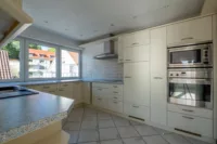 große Einbauküche