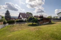 tolles Grundstück in leichter Hanglage