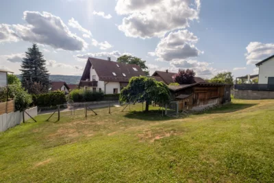 MIT WEITBLICK! Schönes Baugrundstück für Haus mit SüdWest-Ausrichtung in leichter Hanglage - tolles Grundstück in leichter Hanglage (3468)