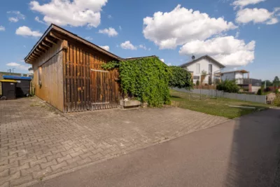 MIT WEITBLICK! Schönes Baugrundstück für Haus mit SüdWest-Ausrichtung in leichter Hanglage - Schuppen (3471)
