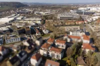 und zum Kuppelnauplatz