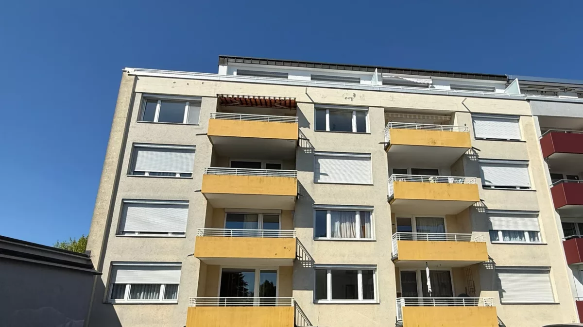 Ansicht mit Balkon II