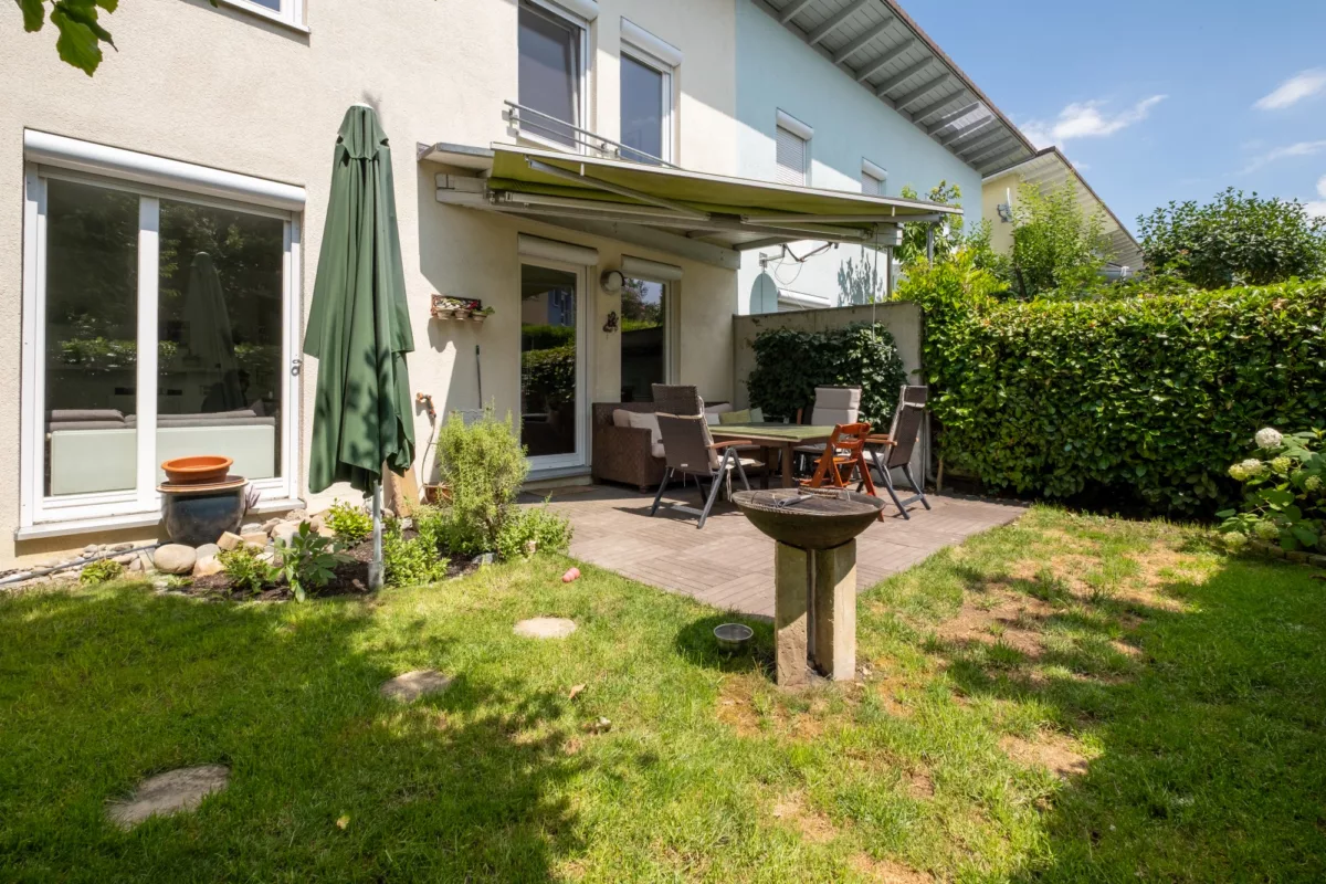 schöner Garten + geschützte Terrasse
