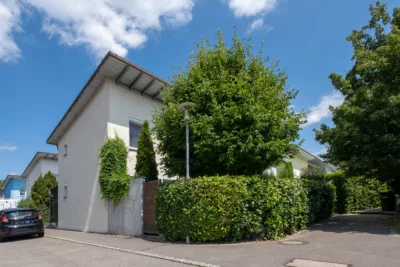 HÜBSCHES GARTENIDYLL! Tolle Doppelhaushälfte mit Carport im beliebten Ravensburger Süden, 88214 Ravensburg, Doppelhaushälfte