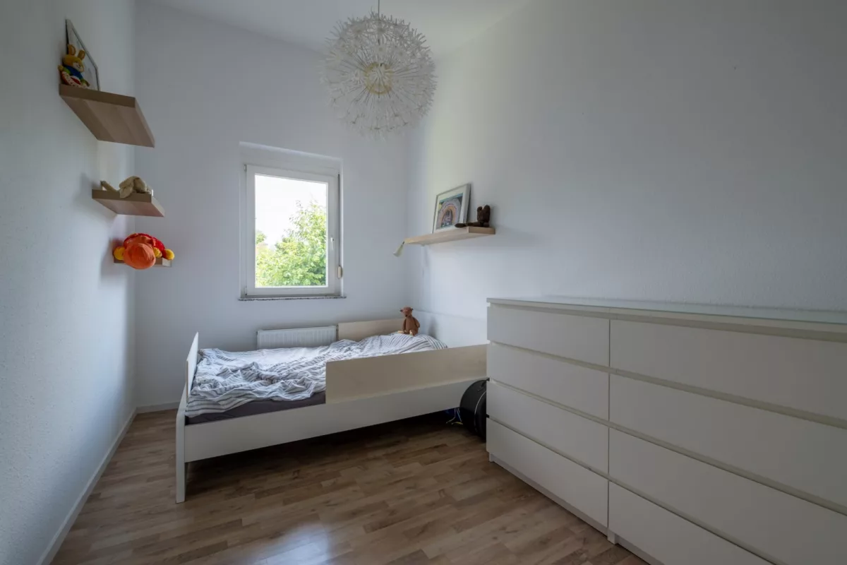 Kinderzimmer - tolle Raumhöhe!