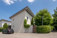 Doppelhaushälfte, Gartenzugang von außen