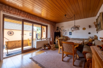 CHARMANT! Siedlungshäuschen mit sonnigem Garten in beliebter Wohnlage von FN-Löwental - Essbereich mit Freisitz (2449)