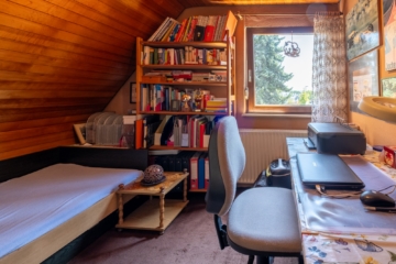 CHARMANT! Siedlungshäuschen mit sonnigem Garten in beliebter Wohnlage von FN-Löwental - Kinderzimmer Ost (2470)