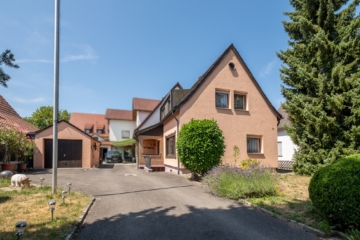 CHARMANT! Siedlungshäuschen mit sonnigem Garten in beliebter Wohnlage von FN-Löwental - Zufahrt zum Haus (2435)